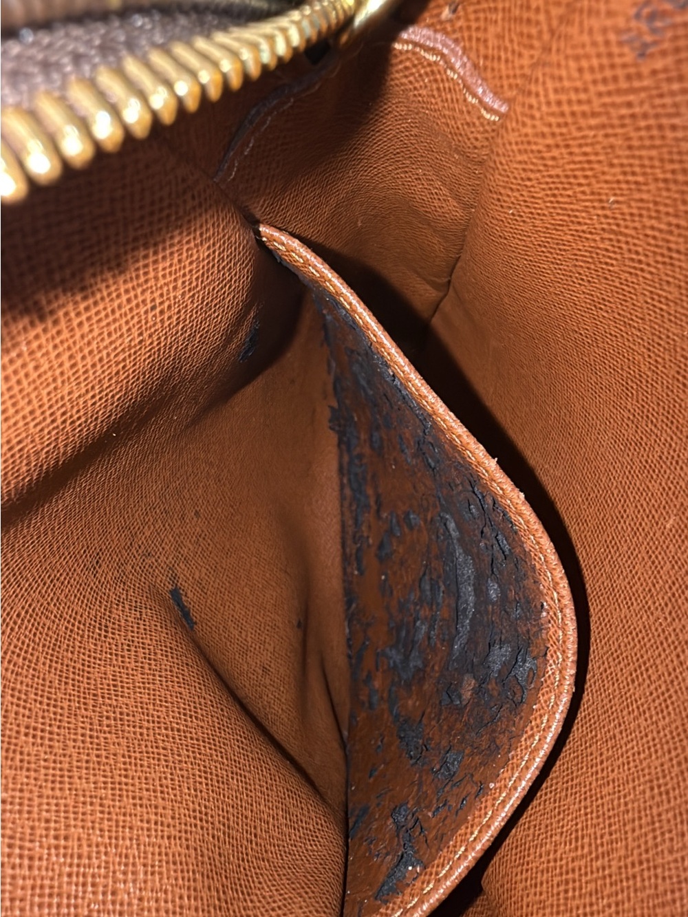 Louis Vuitton Monogram canvas Danube Crossbody Bag Vintage and authenticated - Picture 14 of 17